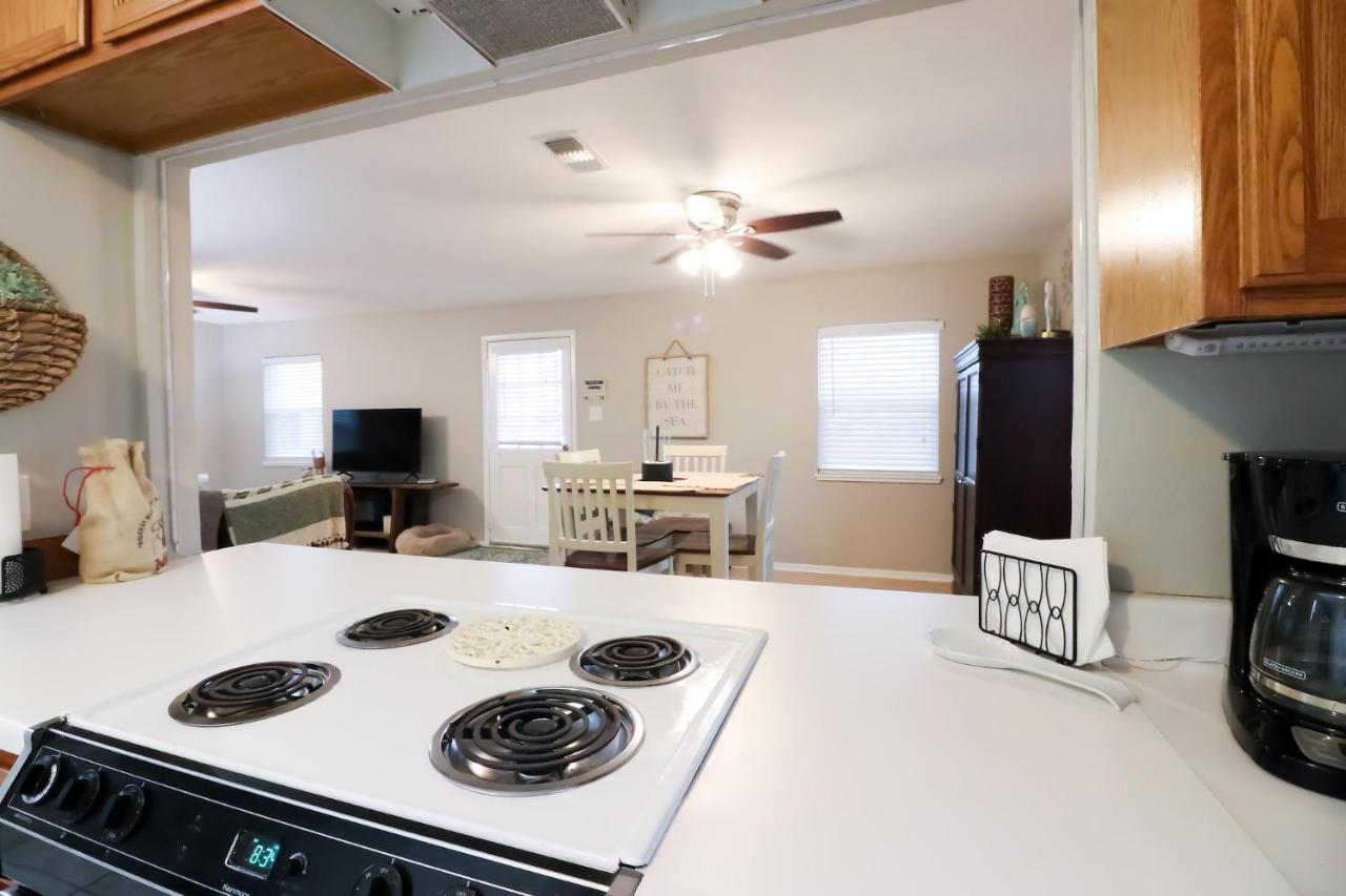 Sunny Daze Walk To Beach 2 Decks Pet Friendly Has A Mini Bar Galveston Bagian luar foto